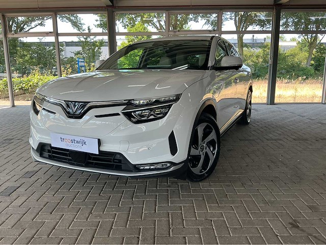 Vinfast vf8 plus awd | elektrisch | 2023 | 408 pk | awd | 1.600 km | marge auto - afbeelding 1 van  26