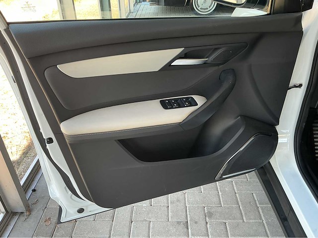 Vinfast vf8 plus awd | elektrisch | 2023 | 408 pk | awd | 1.600 km | marge auto - afbeelding 17 van  26