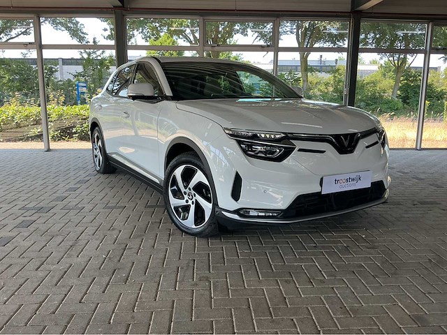 Vinfast vf8 plus awd | elektrisch | 2023 | 408 pk | awd | 1.600 km | marge auto - afbeelding 20 van  26