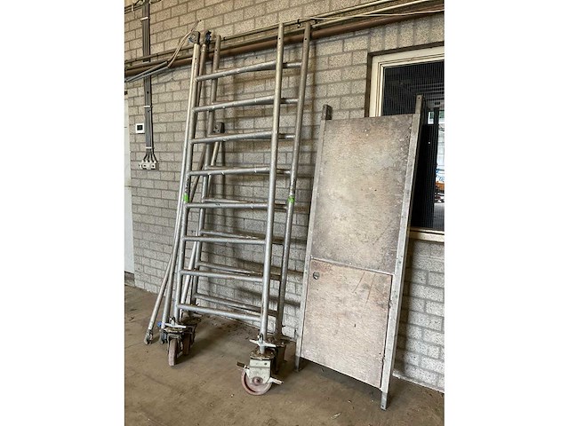 Vink lisse aluminium rolsteiger - afbeelding 1 van  5