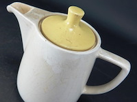 Vintage aardewerk koffiepot - afbeelding 2 van  5