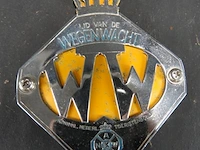 Vintage anwb wegenwacht grille-embleem (schildje) uit de 20e eeuw, bedoeld om vroeger op de voorzijde (grille) van een auto te bevestigen - afbeelding 2 van  5