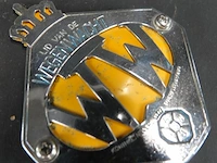 Vintage anwb wegenwacht grille-embleem (schildje) uit de 20e eeuw, bedoeld om vroeger op de voorzijde (grille) van een auto te bevestigen - afbeelding 3 van  5
