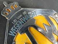 Vintage anwb wegenwacht grille-embleem (schildje) uit de 20e eeuw, bedoeld om vroeger op de voorzijde (grille) van een auto te bevestigen - afbeelding 4 van  5