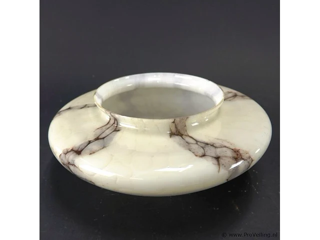 Vintage art deco lampenkap van gewolkt glas met opvallende donkere, marmerachtige aders in beige- en bruintinten - afbeelding 4 van  5