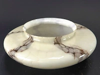 Vintage art deco lampenkap van gewolkt glas met opvallende donkere, marmerachtige aders in beige- en bruintinten - afbeelding 4 van  5