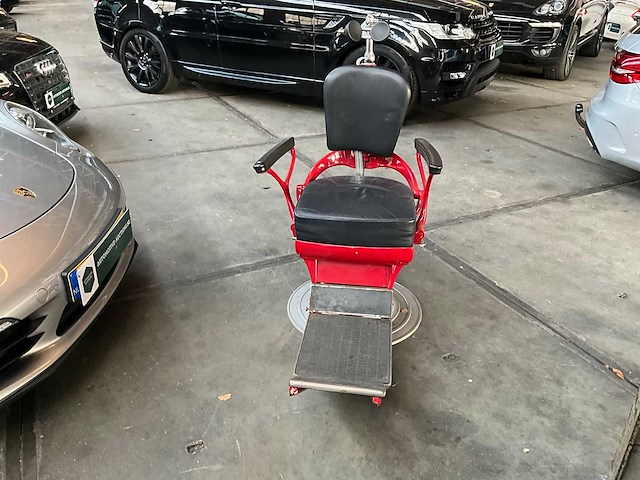 Vintage barbiersstoel - afbeelding 2 van  6