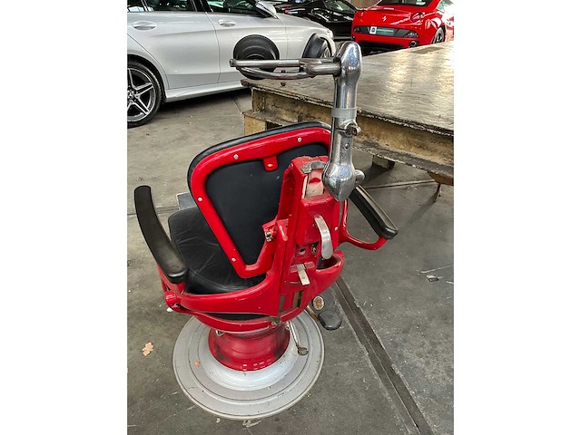 Vintage barbiersstoel - afbeelding 4 van  6