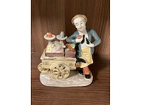 Vintage beeldje “fruitverkoper met kar” - afbeelding 2 van  3