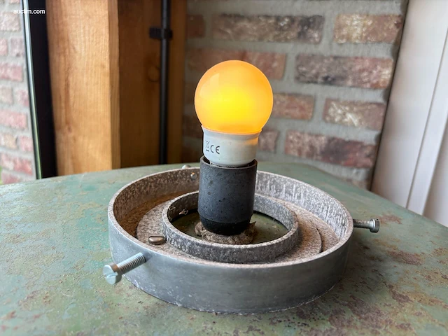 Vintage benzinepomp - afbeelding 8 van  8