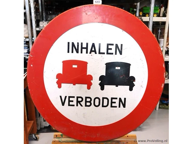 Vintage beschilderd ijzeren bord verboden in te halen - afbeelding 2 van  6