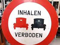 Vintage beschilderd ijzeren bord verboden in te halen - afbeelding 2 van  6