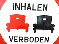 Vintage beschilderd ijzeren bord verboden in te halen - afbeelding 3 van  6