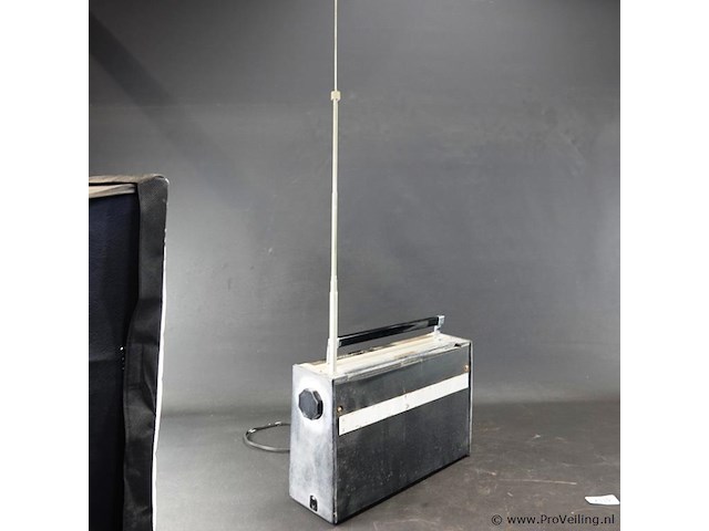 Vintage blaupunkt supernova wereldontvanger uit circa 1968 - afbeelding 3 van  5