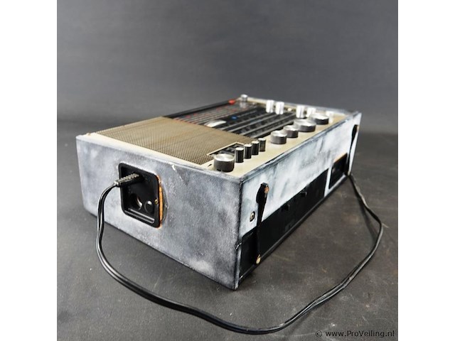 Vintage blaupunkt supernova wereldontvanger uit circa 1968 - afbeelding 4 van  5