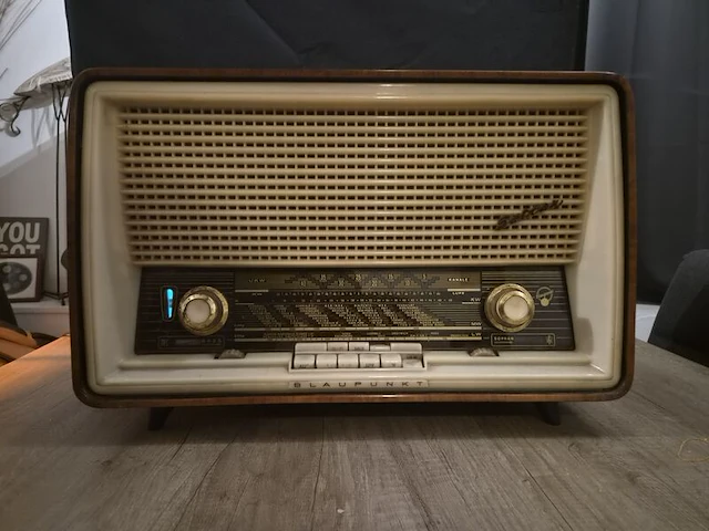 Vintage blaupunkt tafelradio – jaren 50 – werkend - afbeelding 1 van  10