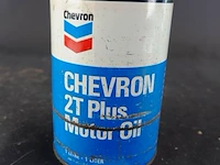 Vintage blik chevron 2t plus motorolie van 1 liter - afbeelding 2 van  6