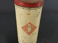 Vintage bolletje beschuitbus crème-wit blik met een rood deksel en een herkenbaar bakkersfiguurtje in een rode ruit