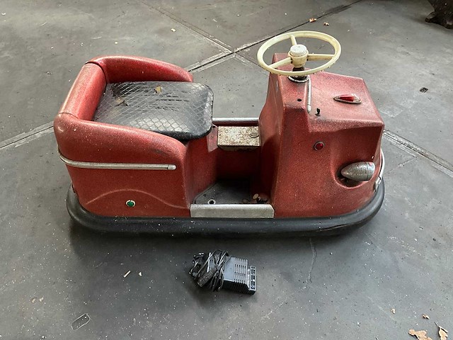 Vintage botsauto - afbeelding 2 van  7