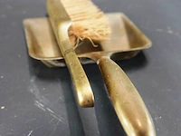 Vintage brons/messing schuier met borstel - afbeelding 5 van  5