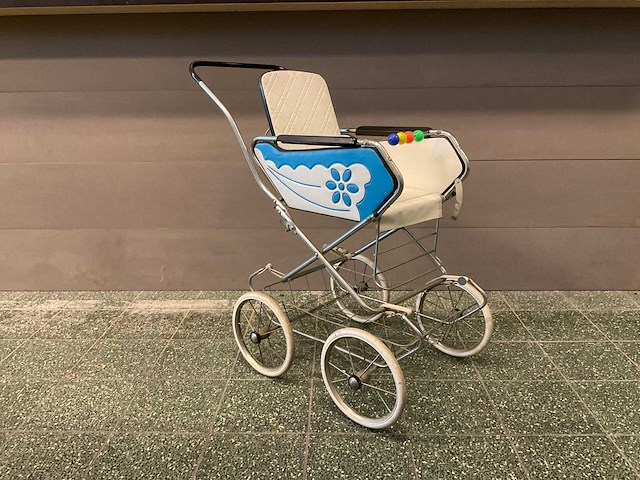 Vintage buggy - afbeelding 1 van  5