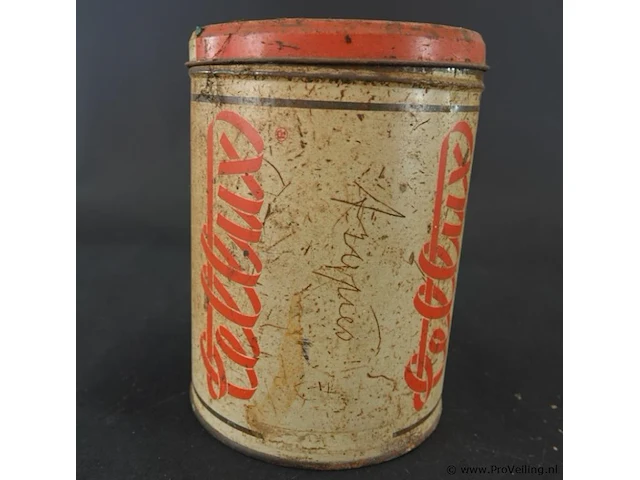 Vintage cellux blikken voorraadbus afkomstig uit zwitserland, waar het merk bekend stond om zijn plakband. het blik heeft een witte ondergrond met opvallende rode letters ("cellux") en een rood deksel - afbeelding 2 van  5