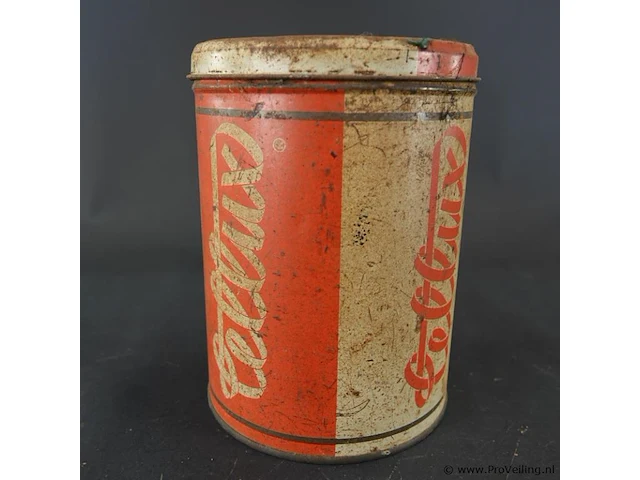 Vintage cellux blikken voorraadbus afkomstig uit zwitserland, waar het merk bekend stond om zijn plakband. het blik heeft een witte ondergrond met opvallende rode letters ("cellux") en een rood deksel - afbeelding 4 van  5