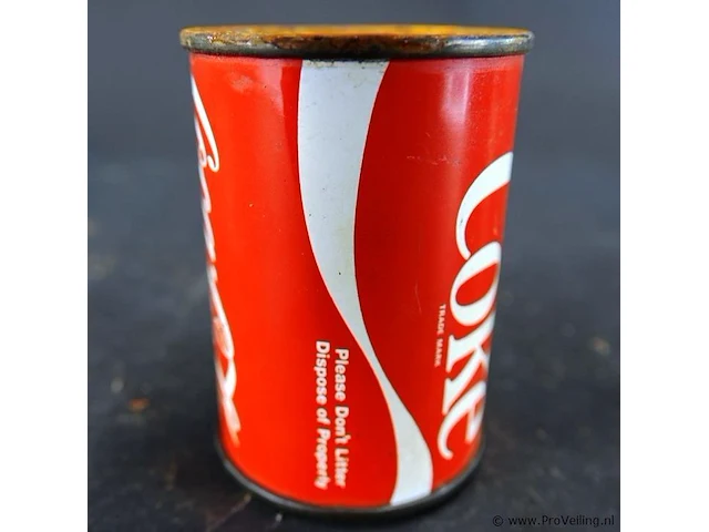 Vintage coca-cola blikals een spaarpot of blikje in retro-stijl - afbeelding 2 van  5