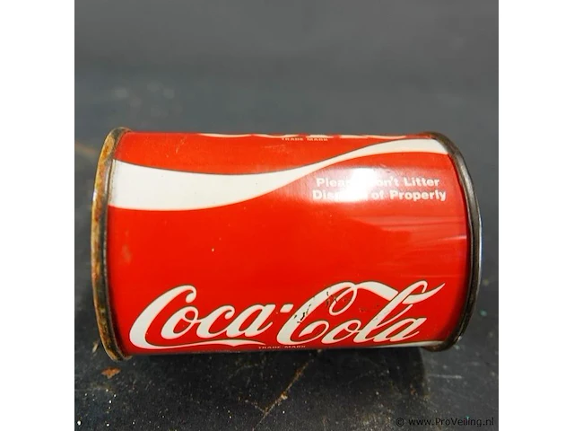 Vintage coca-cola blikals een spaarpot of blikje in retro-stijl - afbeelding 3 van  5