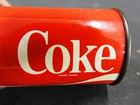 Vintage coca-cola blikals een spaarpot of blikje in retro-stijl - afbeelding 4 van  5