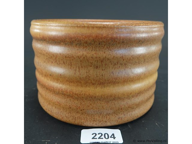 Vintage denby langley canterbury aardewerk suikerpotje met een geribbelde textuur en een warme bruin/okerkleurige glazuur - afbeelding 2 van  5