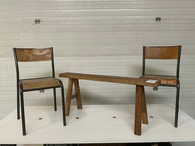 Vintage deocoratieve stoelen en bankje - afbeelding 1 van  6