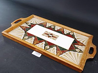 Vintage dienblad. bodem bestaat ui t 1 grote porseleinen tegel - afbeelding 1 van  5