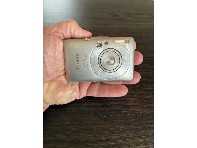 Vintage digitaal camera, canon, canon digital ixus 100 is, grijs / chroom, 2009 - afbeelding 1 van  7