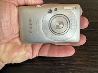 Vintage digitaal camera, canon, canon digital ixus 100 is, grijs / chroom, 2009 - afbeelding 1 van  7