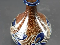 Vintage duitse keramieken vaas met zoutglazuur en kobaltblauwe bloemmotieven, kenmerkend voor de traditionele westerwald-stijl - afbeelding 3 van  5
