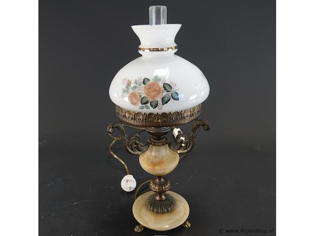 Vintage elektrische olielamp (ook wel hurricane lamp of gone with the wind-lamp genoemd) in brocante stijl - afbeelding 1 van  5