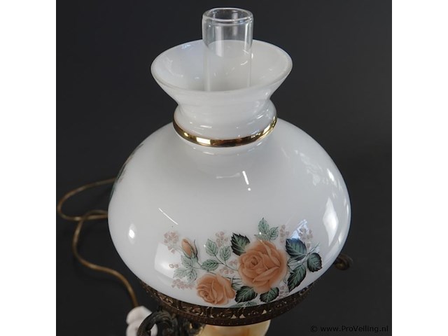 Vintage elektrische olielamp (ook wel hurricane lamp of gone with the wind-lamp genoemd) in brocante stijl - afbeelding 4 van  5