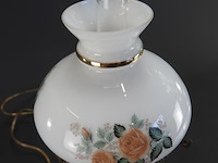Vintage elektrische olielamp (ook wel hurricane lamp of gone with the wind-lamp genoemd) in brocante stijl - afbeelding 4 van  5