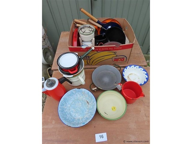 Vintage emaille kookgerei - afbeelding 1 van  4