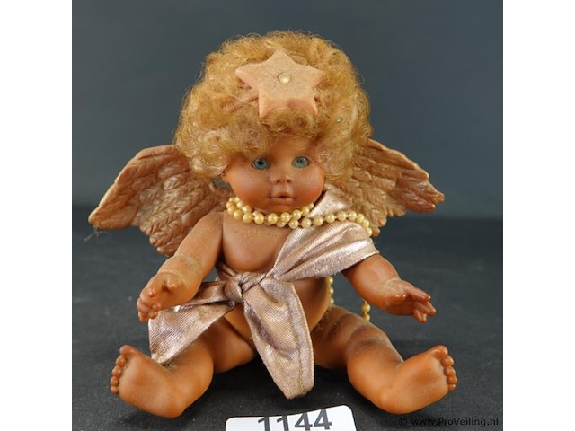 Vintage engelenpop met een porseleinen gezicht en gouden vleugels - afbeelding 2 van  5