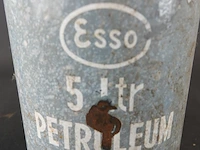 Vintage esso 5-liter petroleumkan van emaille met een grijze spikkelafwerking uit het midden van de 20e eeuw - afbeelding 3 van  6