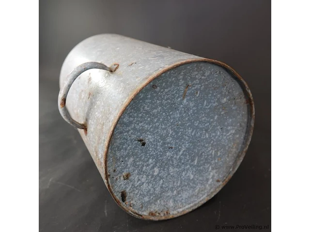 Vintage esso 5-liter petroleumkan van emaille met een grijze spikkelafwerking uit het midden van de 20e eeuw - afbeelding 6 van  6