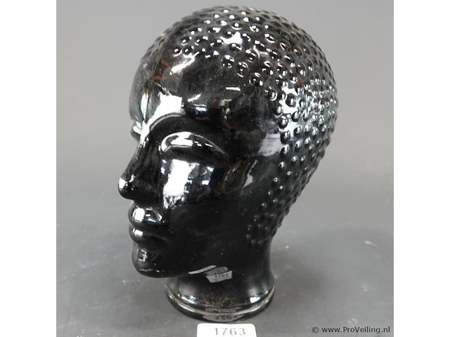 Vintage etalagepophoofd van zwart glas uit de jaren '70 - afbeelding 1 van  5