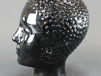 Vintage etalagepophoofd van zwart glas uit de jaren '70 - afbeelding 2 van  5