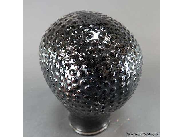 Vintage etalagepophoofd van zwart glas uit de jaren '70 - afbeelding 3 van  5