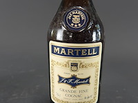 Vintage fles martell grande fine cognac, waarschijnlijk geproduceerd tussen de jaren 1960 en 1980. - afbeelding 2 van  5