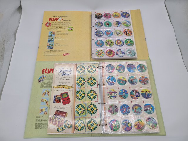 Vintage flippo collectie (twee originele, gevulde mappen) - afbeelding 1 van  37