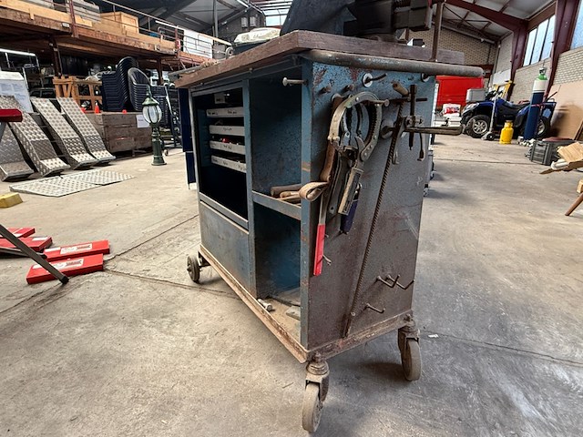 Vintage gereedschapswagen met inhoud - afbeelding 9 van  9