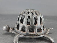 Vintage gietijzeren touwhouder in de vorm van een schildpad - afbeelding 2 van  5